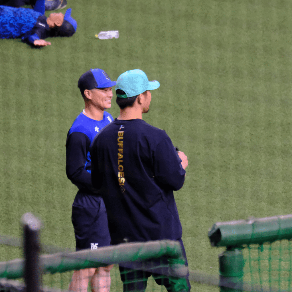 ベイ柴田選手とオリ頓宮選手